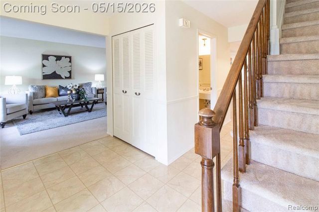 2118 Alexander Drive, Troy, MI 48083