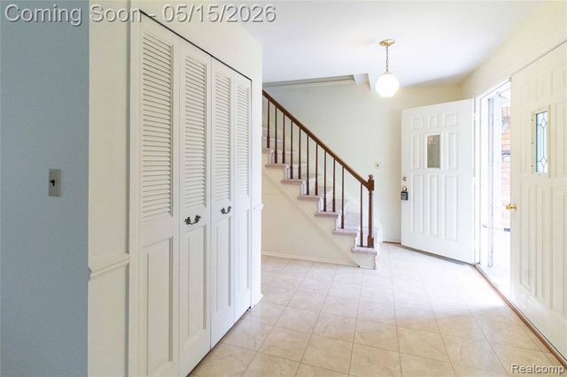 2118 Alexander Drive, Troy, MI 48083