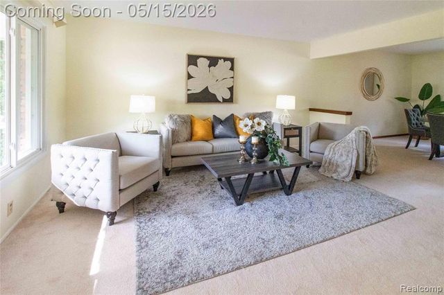 2118 Alexander Drive, Troy, MI 48083