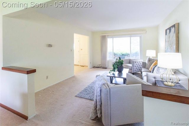 2118 Alexander Drive, Troy, MI 48083