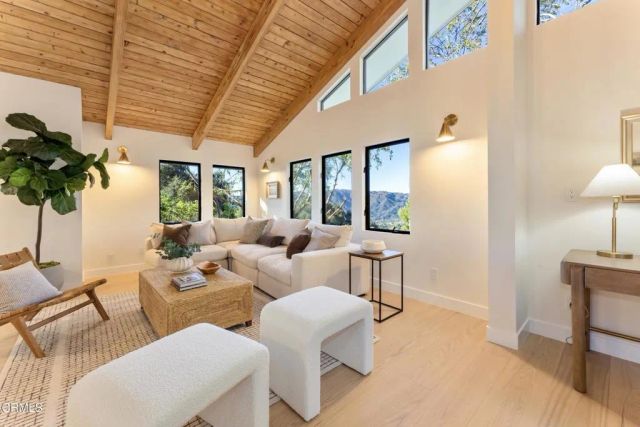 5578 Terrace Drive, La Crescenta, CA 91214