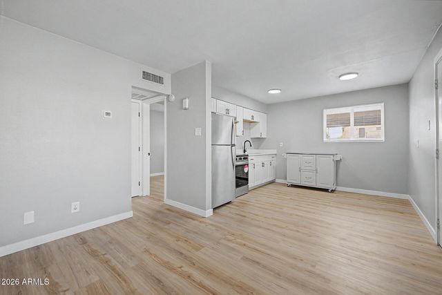 1925 W VILLAGE Drive 2, Phoenix, AZ 85023