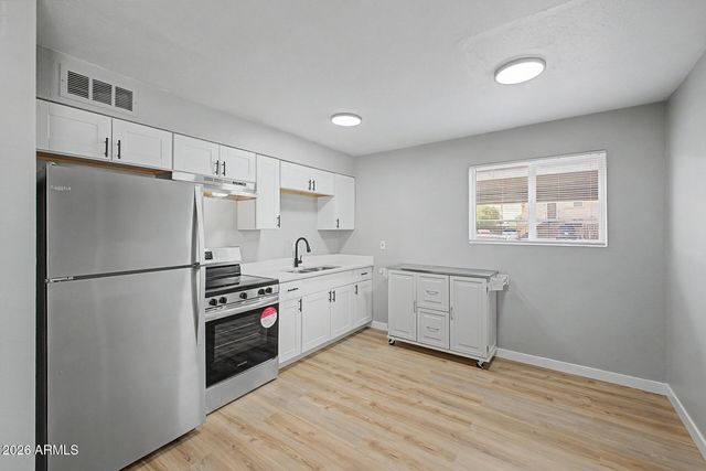 1925 W VILLAGE Drive 2, Phoenix, AZ 85023