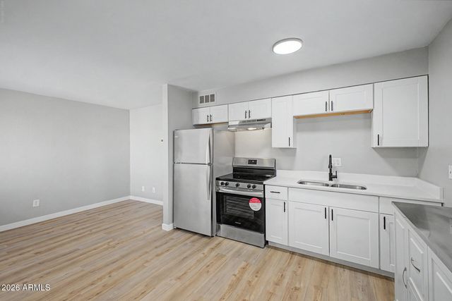 1925 W VILLAGE Drive 2, Phoenix, AZ 85023