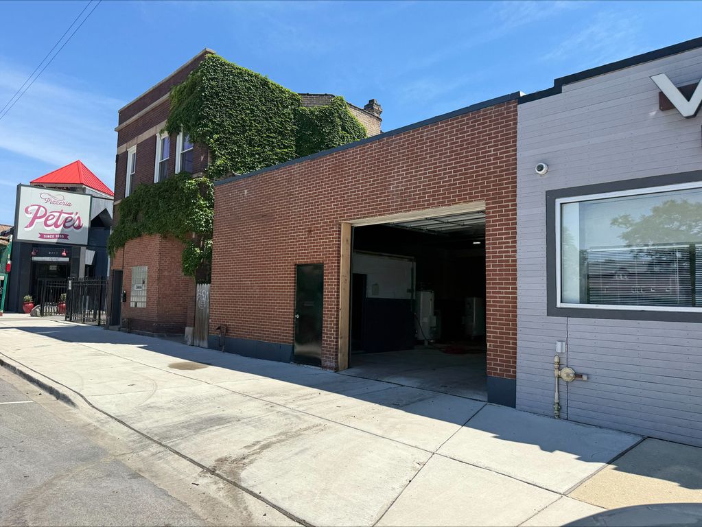 3725 N Western Avenue, Chicago, IL 60618