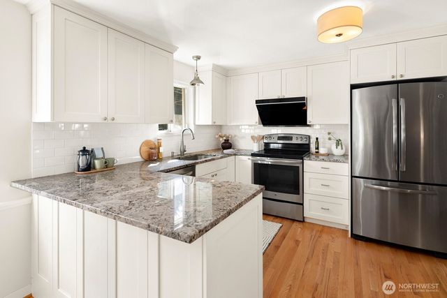 4037 30th Avenue W, Seattle, WA 98199