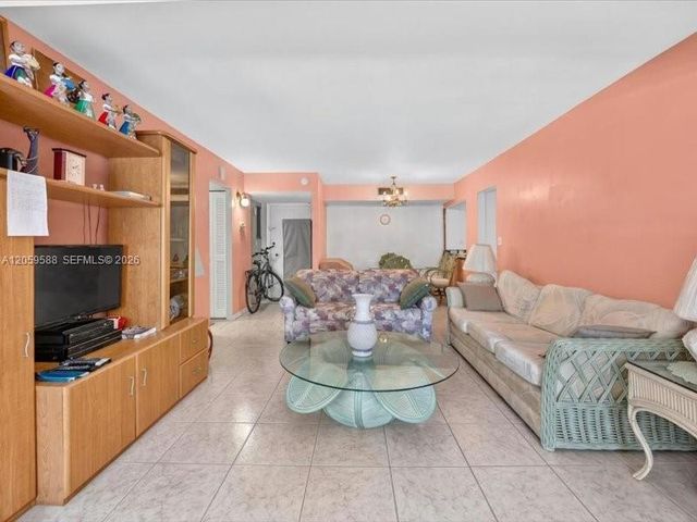7135 Collins Avenue 331, Miami Beach, FL 33141