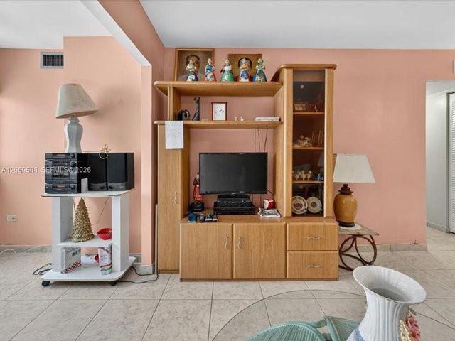 7135 Collins Avenue 331, Miami Beach, FL 33141