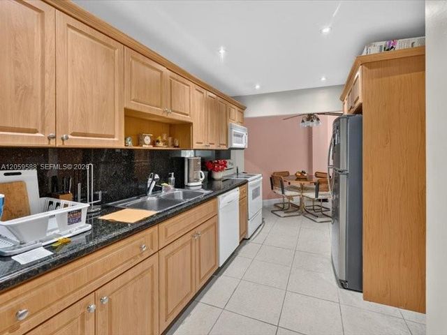 7135 Collins Avenue 331, Miami Beach, FL 33141