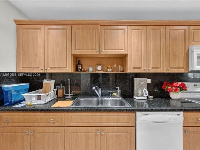 7135 Collins Avenue 331, Miami Beach, FL 33141