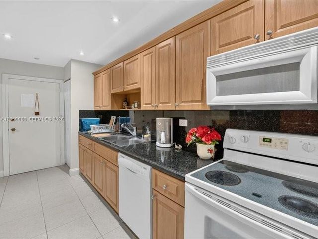 7135 Collins Avenue 331, Miami Beach, FL 33141