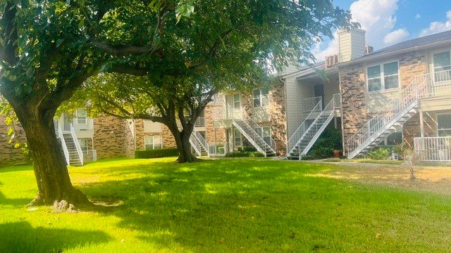 2200 E Trinity Mills Road 313, Carrollton, TX 75006