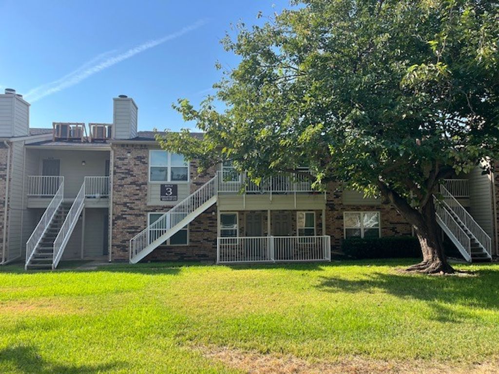 2200 E Trinity Mills Road 313, Carrollton, TX 75006
