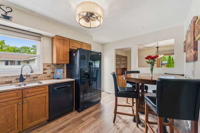 801 Delphia Avenue, Elk Grove Village, IL 60007