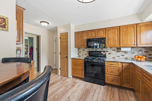 801 Delphia Avenue, Elk Grove Village, IL 60007