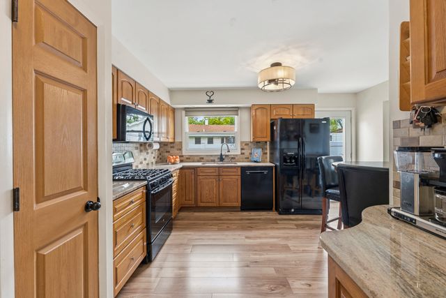 801 Delphia Avenue, Elk Grove Village, IL 60007