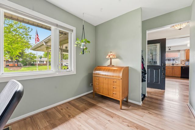 801 Delphia Avenue, Elk Grove Village, IL 60007