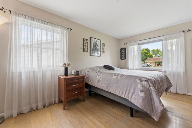 801 Delphia Avenue, Elk Grove Village, IL 60007
