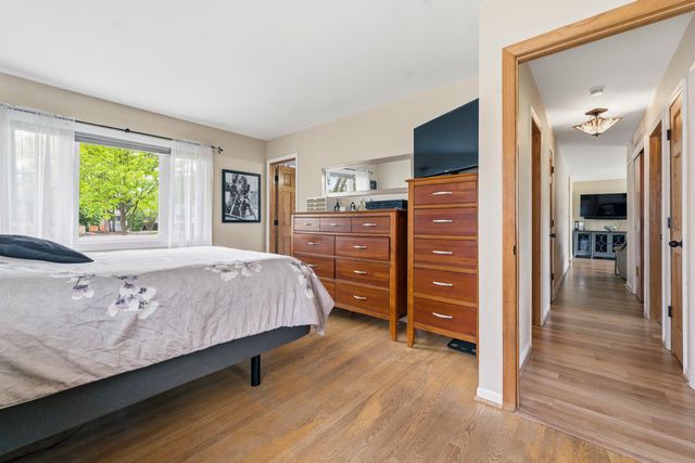 801 Delphia Avenue, Elk Grove Village, IL 60007