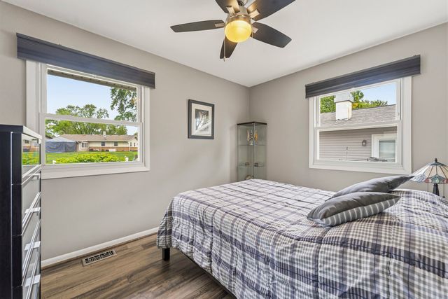 801 Delphia Avenue, Elk Grove Village, IL 60007