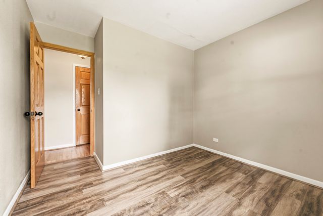 801 Delphia Avenue, Elk Grove Village, IL 60007
