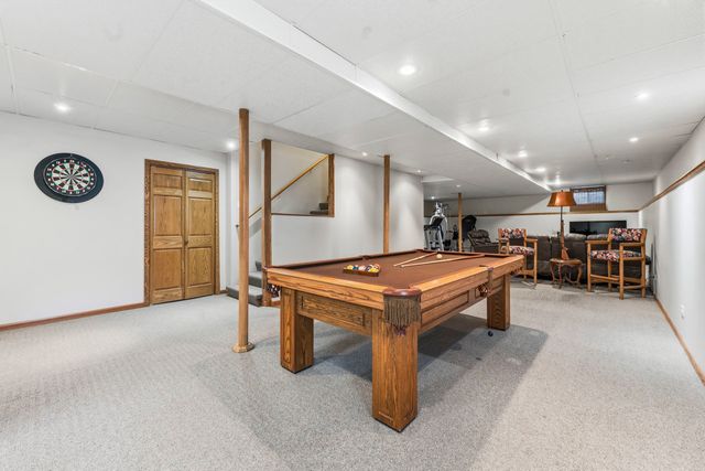 801 Delphia Avenue, Elk Grove Village, IL 60007