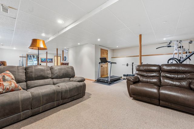 801 Delphia Avenue, Elk Grove Village, IL 60007