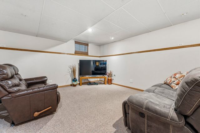 801 Delphia Avenue, Elk Grove Village, IL 60007