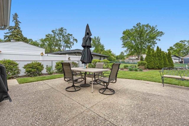 801 Delphia Avenue, Elk Grove Village, IL 60007