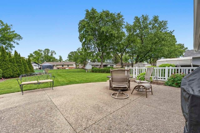 801 Delphia Avenue, Elk Grove Village, IL 60007