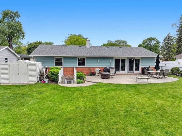 801 Delphia Avenue, Elk Grove Village, IL 60007