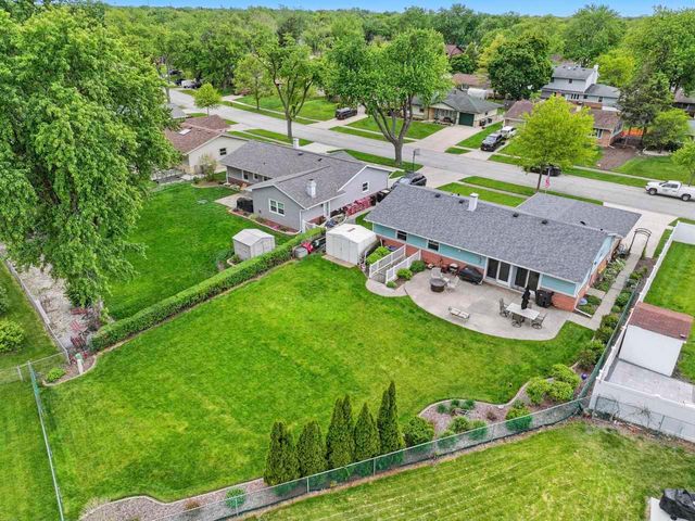 801 Delphia Avenue, Elk Grove Village, IL 60007