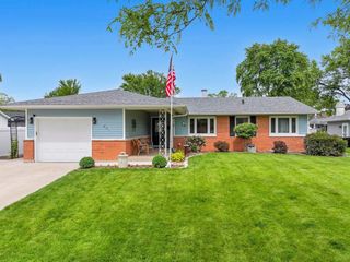 801 Delphia Avenue, Elk Grove Village, IL 60007
