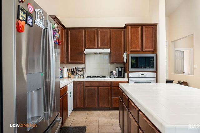 9015 Autumn Sunset Drive, Bakersfield, CA 93311