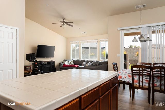 9015 Autumn Sunset Drive, Bakersfield, CA 93311