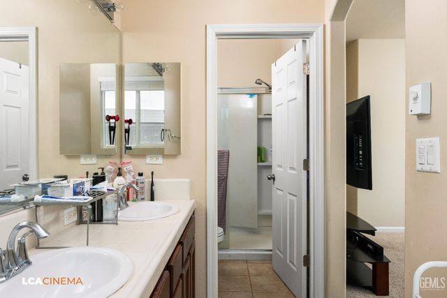 9015 Autumn Sunset Drive, Bakersfield, CA 93311