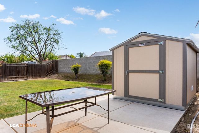 9015 Autumn Sunset Drive, Bakersfield, CA 93311