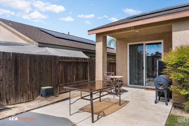 9015 Autumn Sunset Drive, Bakersfield, CA 93311