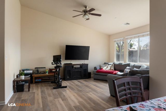 9015 Autumn Sunset Drive, Bakersfield, CA 93311