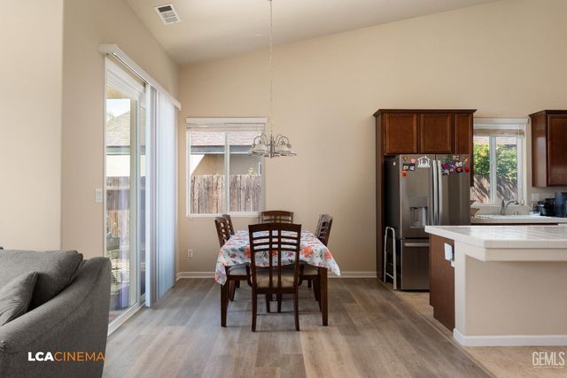 9015 Autumn Sunset Drive, Bakersfield, CA 93311