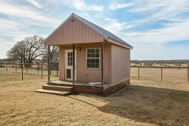 904 County Road 3341, Paradise, TX 76073