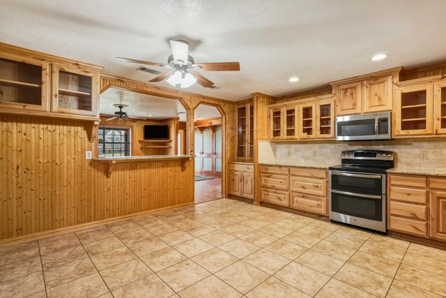 904 County Road 3341, Paradise, TX 76073