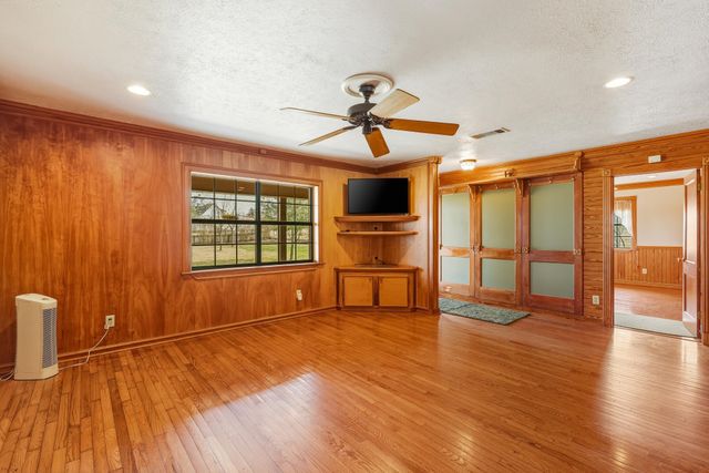 904 County Road 3341, Paradise, TX 76073