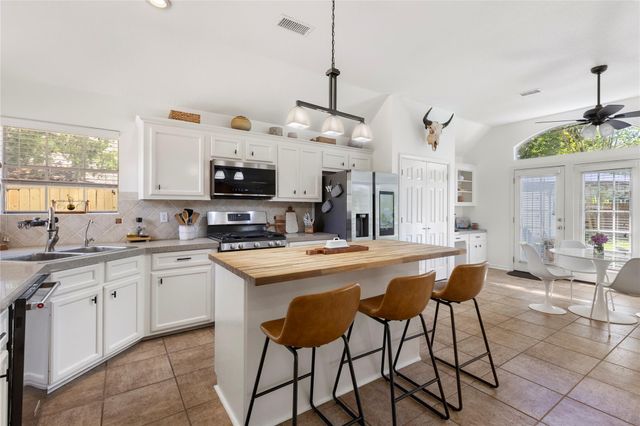 756 Forest Lane Drive, Conroe, TX 77302