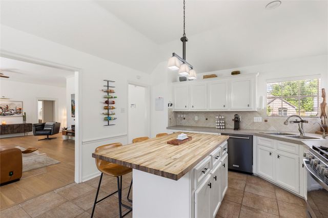 756 Forest Lane Drive, Conroe, TX 77302
