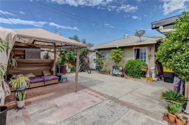 1402 S Poplar Street, Santa Ana, CA 92704