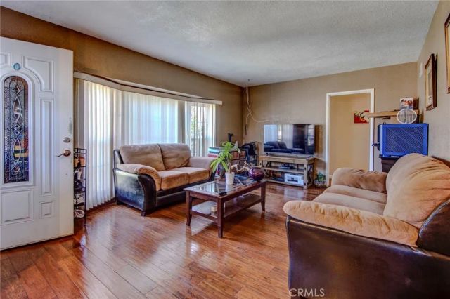 1402 S Poplar Street, Santa Ana, CA 92704