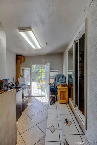 1402 S Poplar Street, Santa Ana, CA 92704