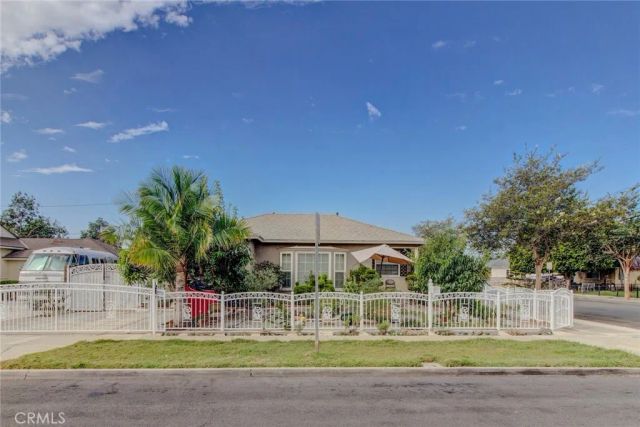 1402 S Poplar Street, Santa Ana, CA 92704