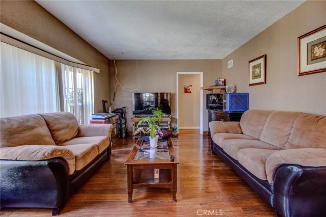 1402 S Poplar Street, Santa Ana, CA 92704